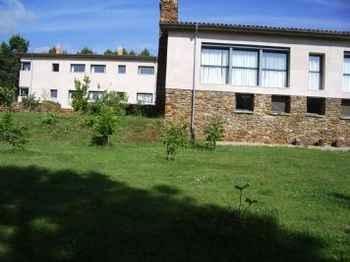 Centro De Reposo Tres Azules in Cadalso (Cáceres)